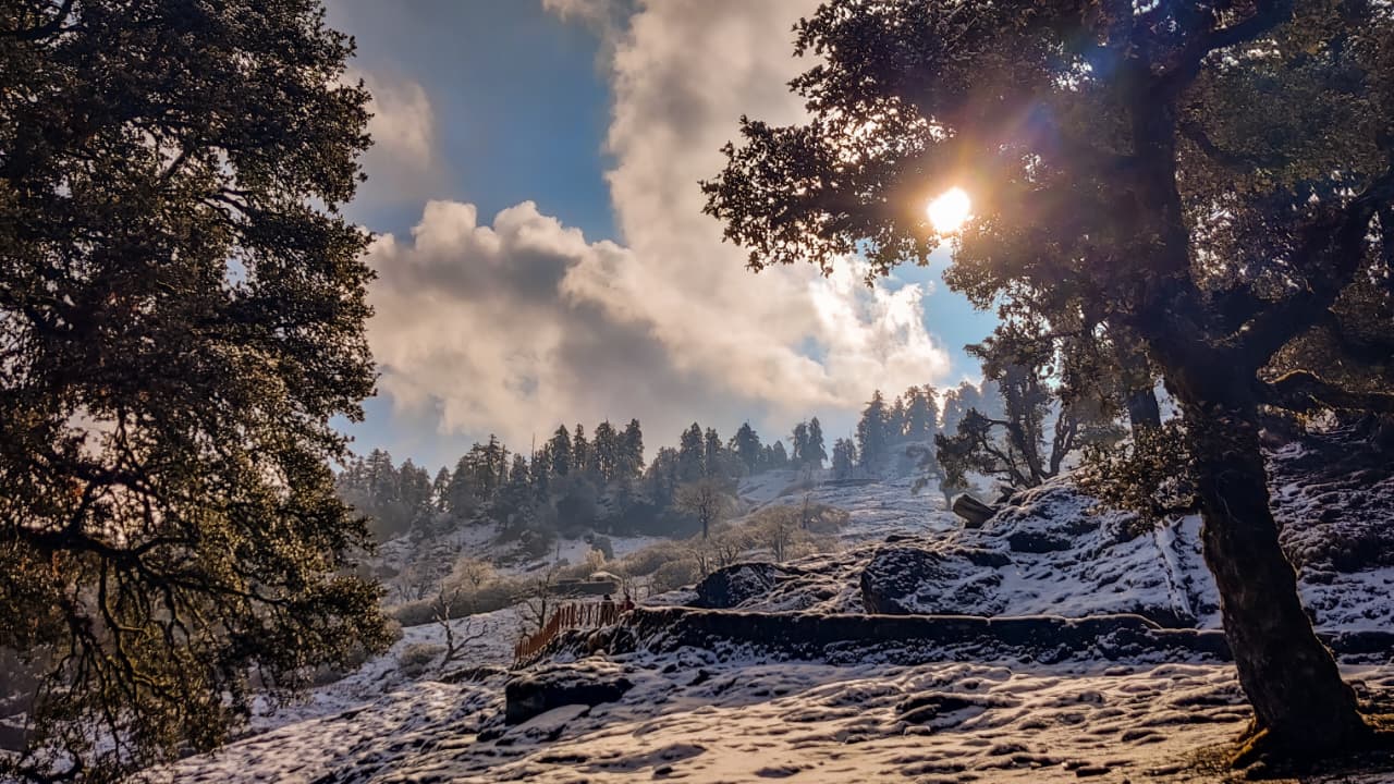 Fresh Snowfall Across Uttarakhand, Himalayas and North India Marks the Start of Peak Winter Trekking Season